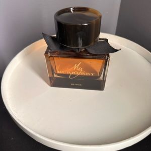 Burberry black perfum